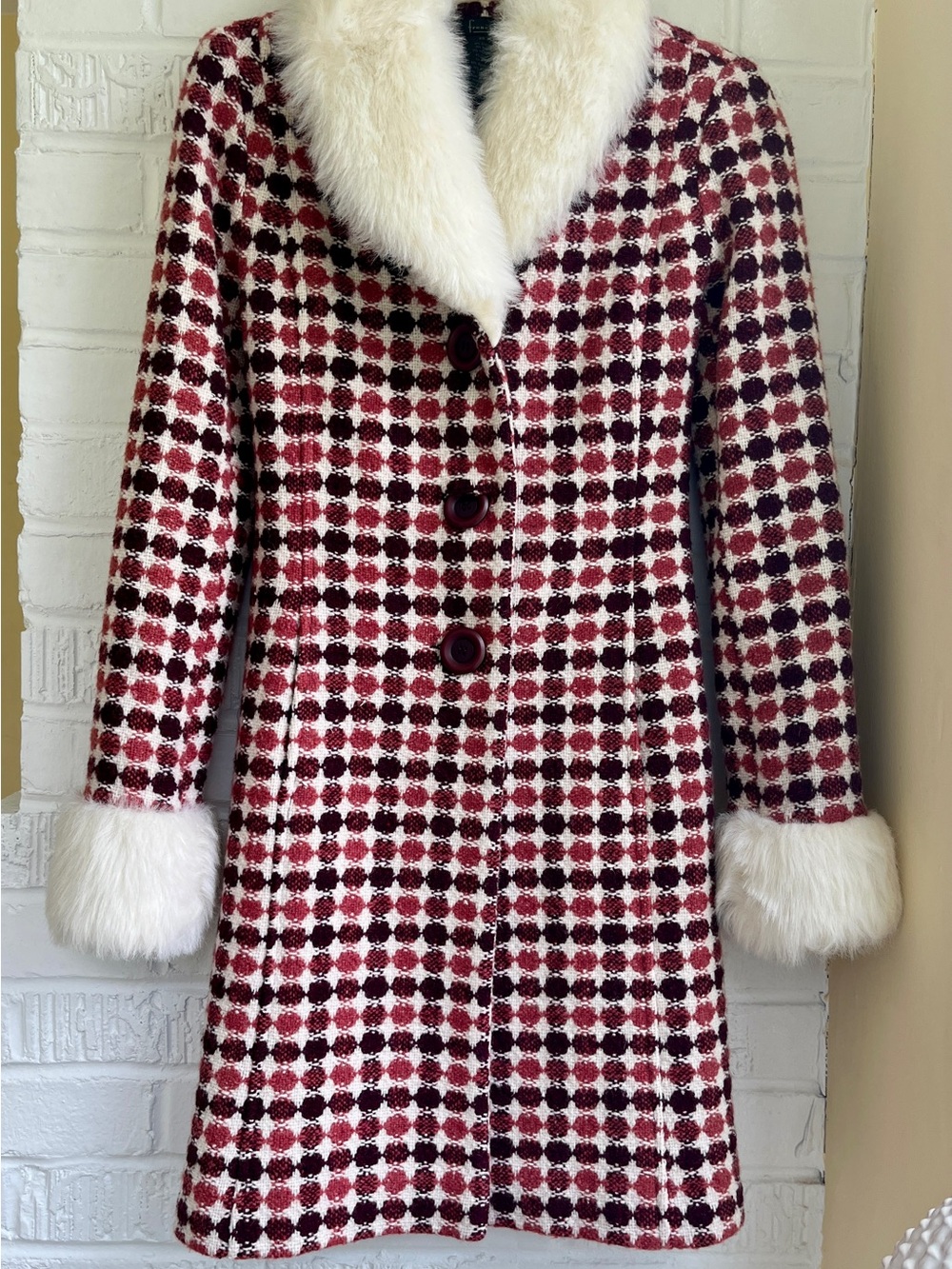 Vintage (‘05) Frenchi Burgundy & White Faux-Fur Trim Circle Pattern Coat! - Picture 5 of 12